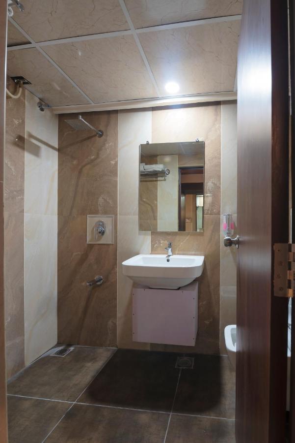 Hotel Monarch International Bangalore Ngoại thất bức ảnh